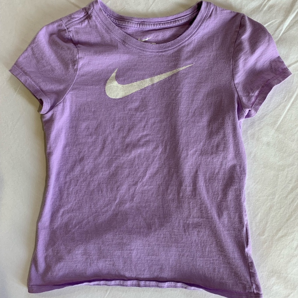 💜Nike Girls Size Small T-Shirt💜